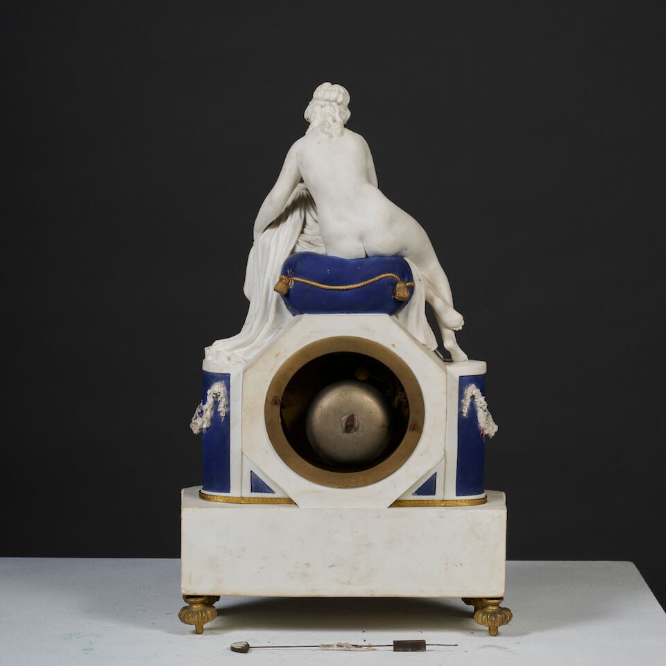 Nast. Pendule en biscuit et bronze doré d'époque Restauration Nast. A mantel clock in ... - 5
