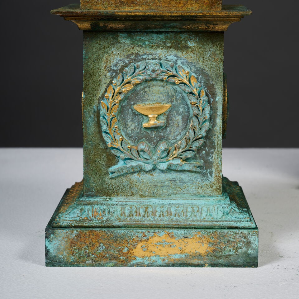 Paire de grands vases couverts de forme Médicis en bronze patiné et doré d'é... - 3