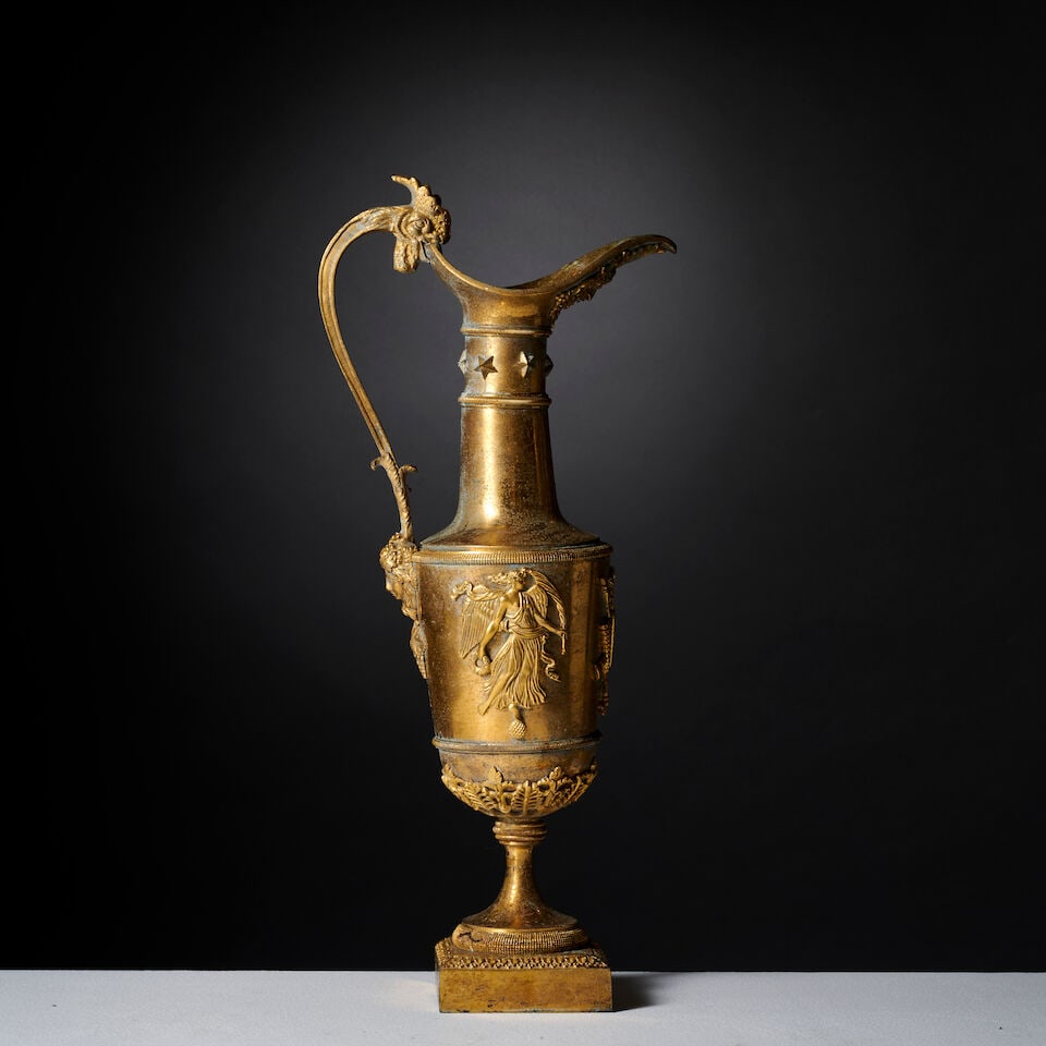 Buire en bronze doré et ciselé attribuée à Claude Galle d'époque Empire...: Buire en bronze doré et ciselé attribuée à Claude Galle d'époque Empire A gilt-bronze buire, attributed to Claude Galle first half of the 19th century La panse à