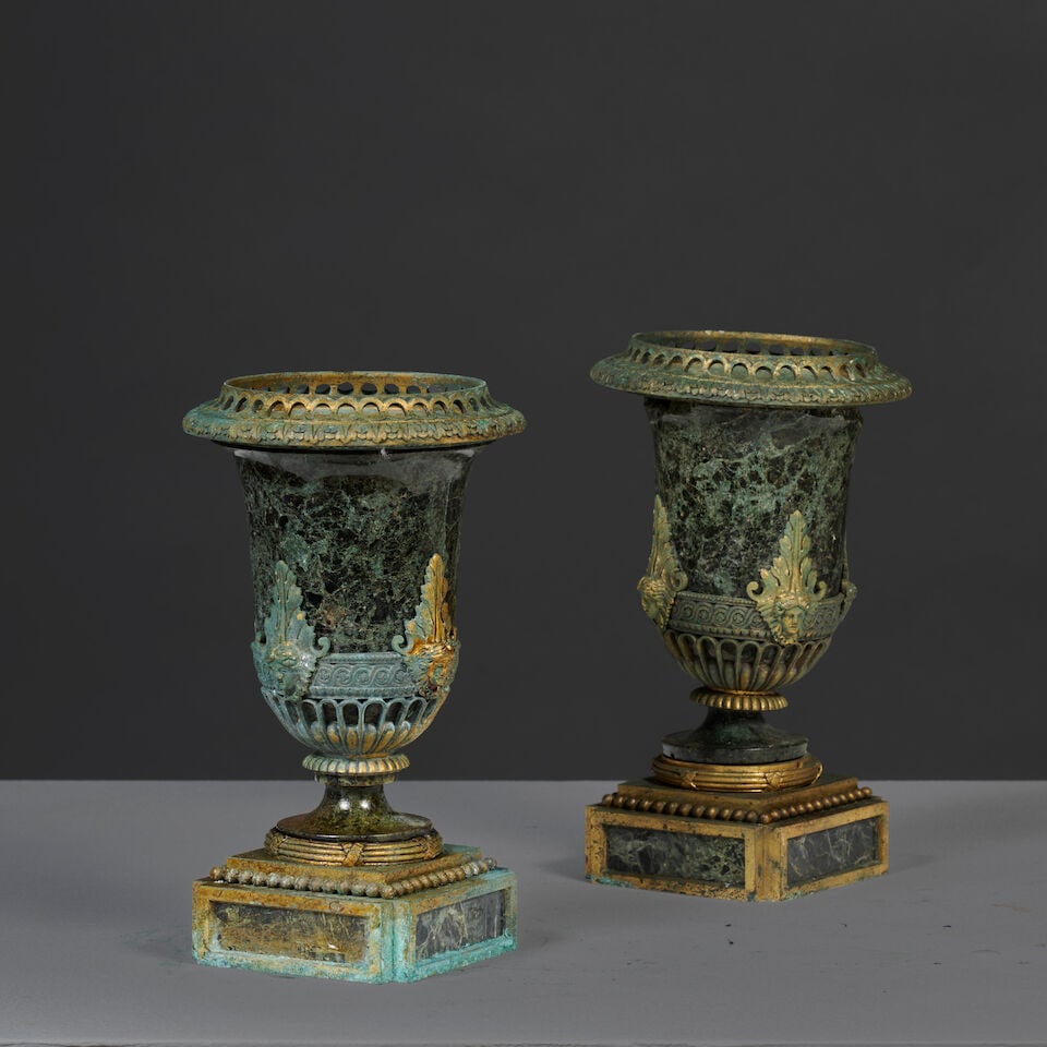 Paire vases de forme Médicis en marbre vert et bronze doré du XIXe siècle A pair ... - 4