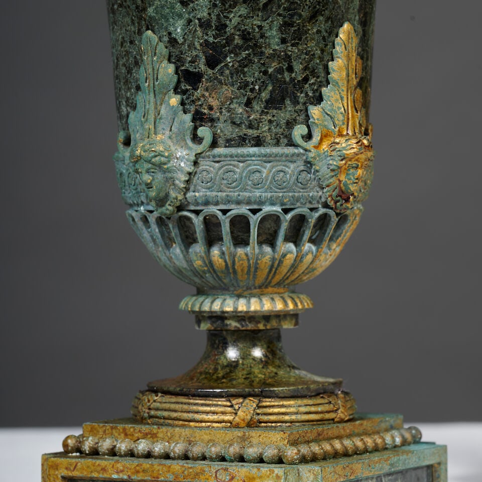 Paire vases de forme Médicis en marbre vert et bronze doré du XIXe siècle A pair ... - 6