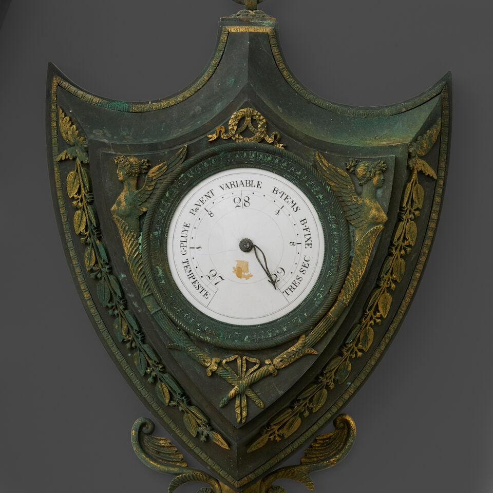 Paire de cartel et pendule d'applique en forme d'écu en bronze patiné et doré du ... - 6