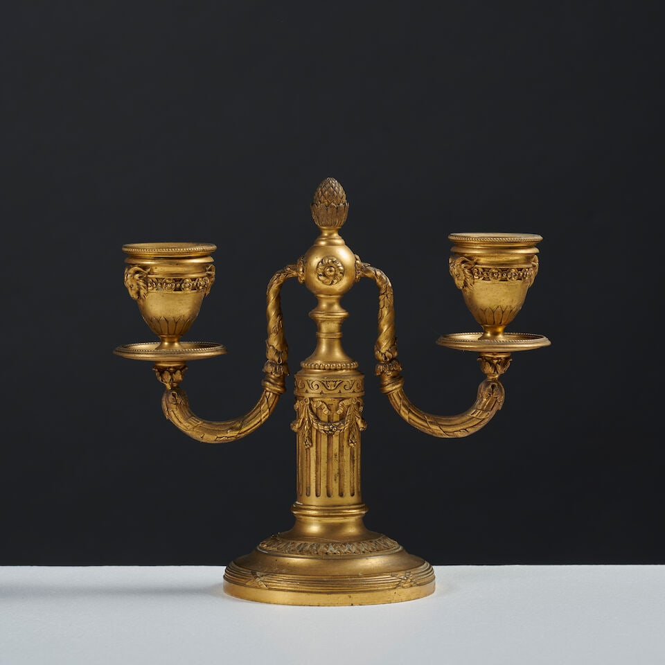 Deux paires de double flambeau en bronze doré et ciselé de style Louis XVI Two pairs o... - 2