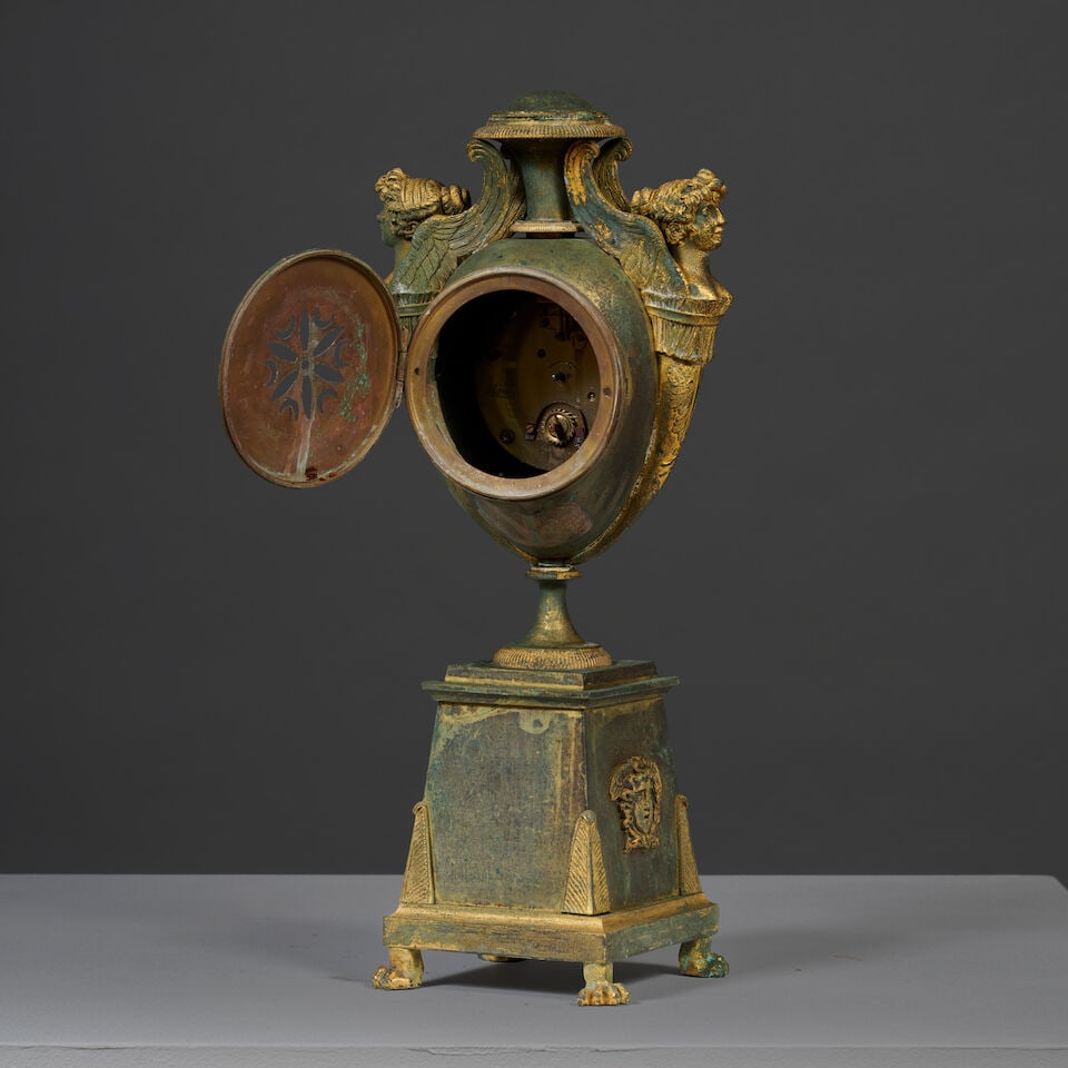 Pendule en forme de vase en bronze doré et patiné d'époque Empire An Empire vase-... - 8