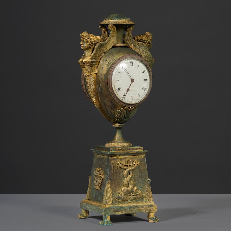 Pendule en forme de vase en bronze doré et patiné d'époque Empire An Empire vase-... - 9
