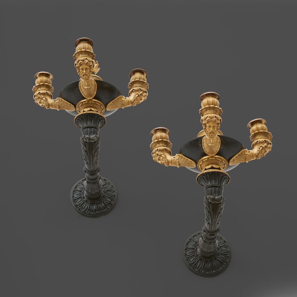 Paire d'appliques à quatre lumières, dont à tête d'homme barbu en bronze pat... - 4