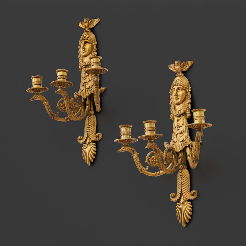 Paire d'appliques à trois bras de lumière en bronze doré et ciselé, de la pr... - 3
