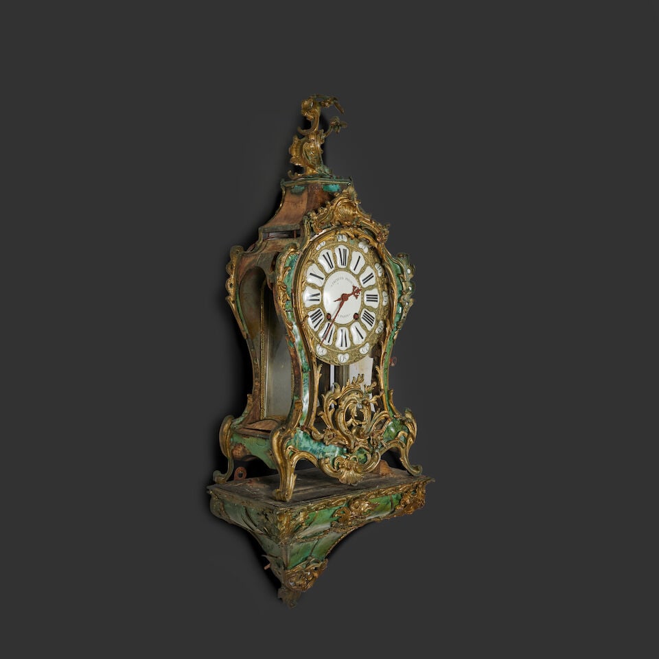 Cartel d'applique et sa console de forme mouvementée en placage de corne teintée verte... - 2