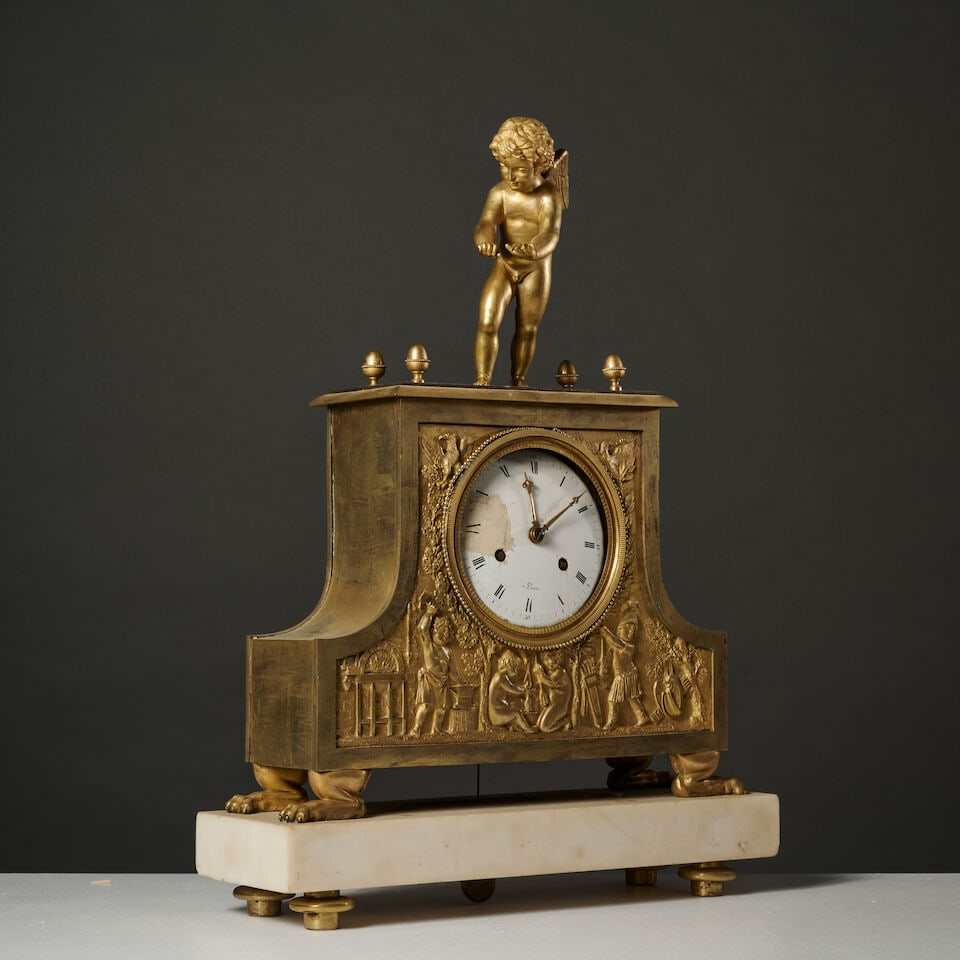 Pendule en bronze doré et ciselé à décor de scènes de putti jouants d'&... - 3