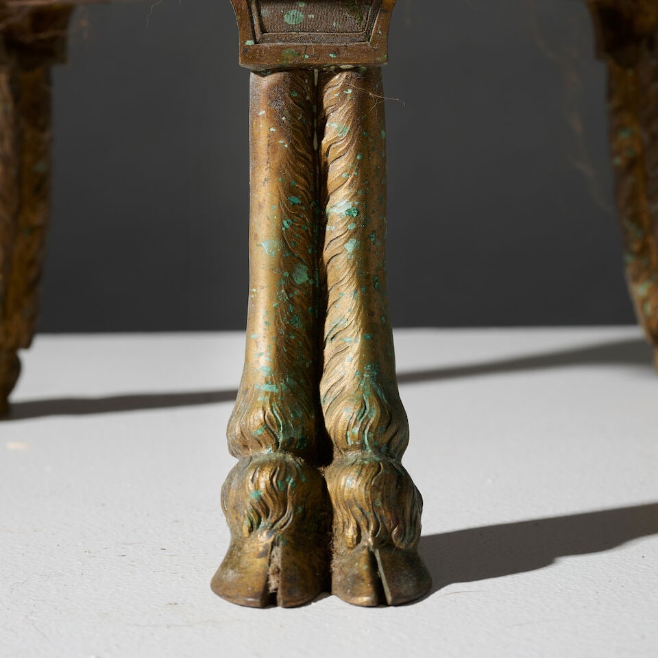 Guéridon en bois noirci et bronze doré d'après le modèle de Adam Weissweiler... - 2