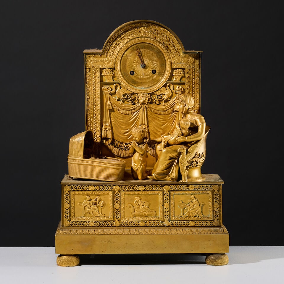 Pendule dite 'à la naissance du Duc de Bordeaux' en bronze doré et ciselé d'é...: Pendule dite 'à la naissance du Duc de Bordeaux' en bronze doré et ciselé d'époque Restauration A mantel clock à la naissance du duc de Bordeaux in gilt-bronze, first half of