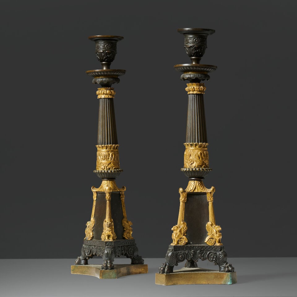 Paire de flambeaux en bronze patiné et doré d'époque Restauration A pair of candl... - 3