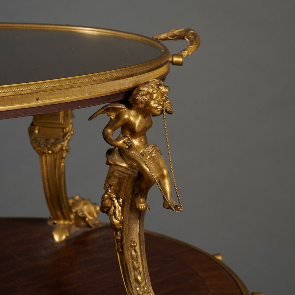 Table à thé à deux plateaux en bois de placage et bronze doré de style Louis... - 2