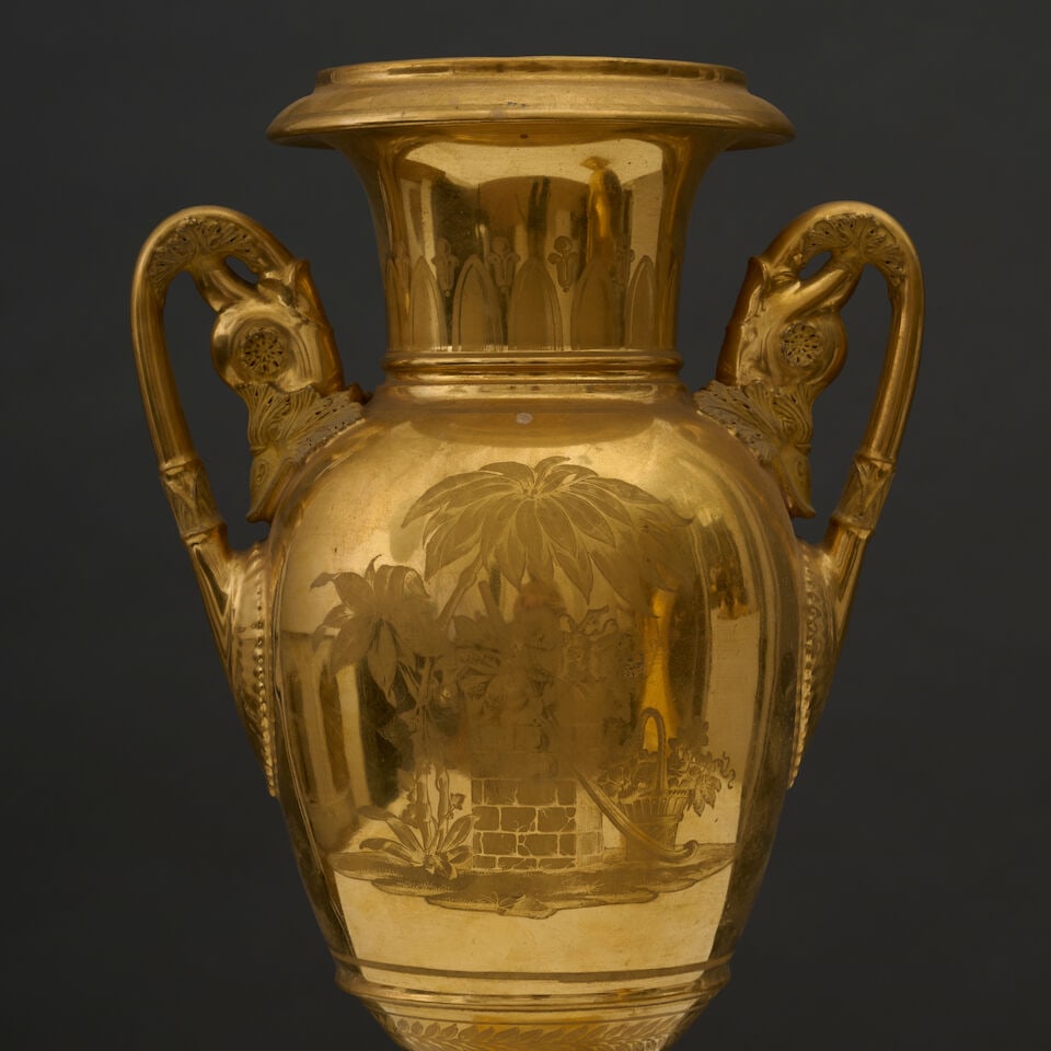 Paire de vases ovoïdes à fond doré en porcelaine de Paris, d'époque Restaura... - 3