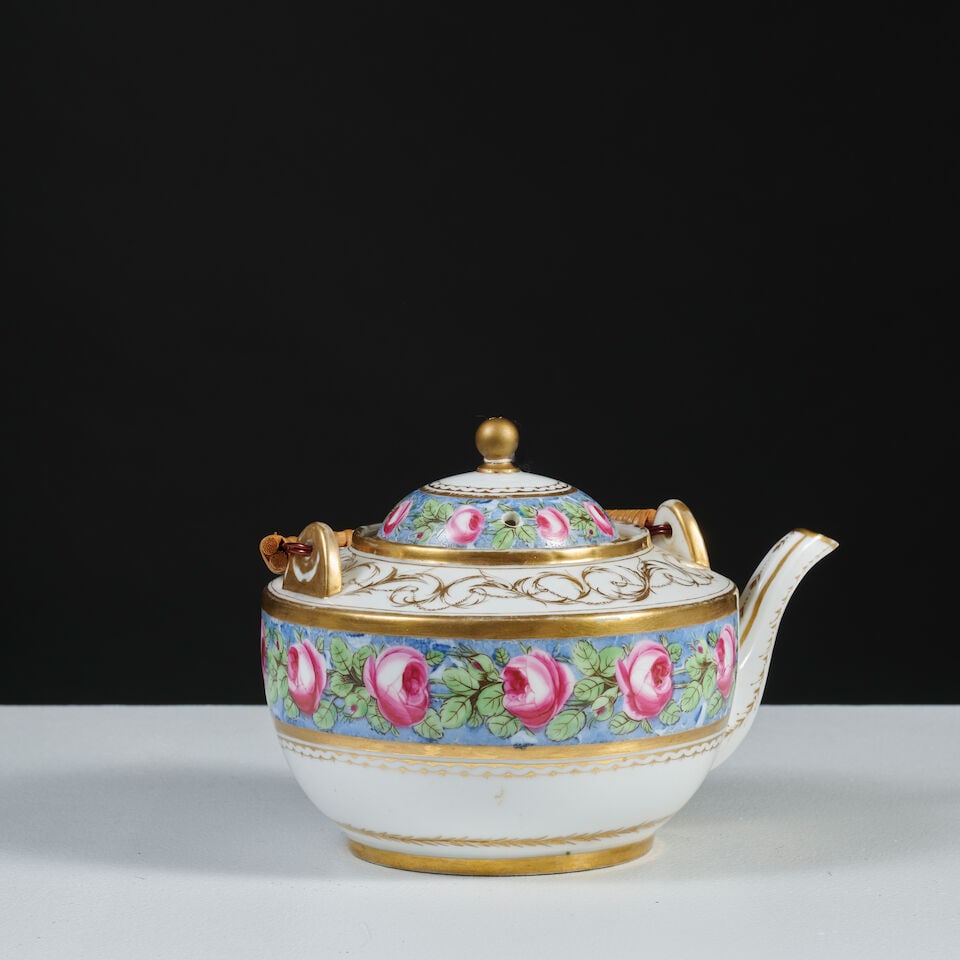 Théière couverte en porcelaine, Russie, fin du XVIIIe-début du XIXe siècle A... - 3