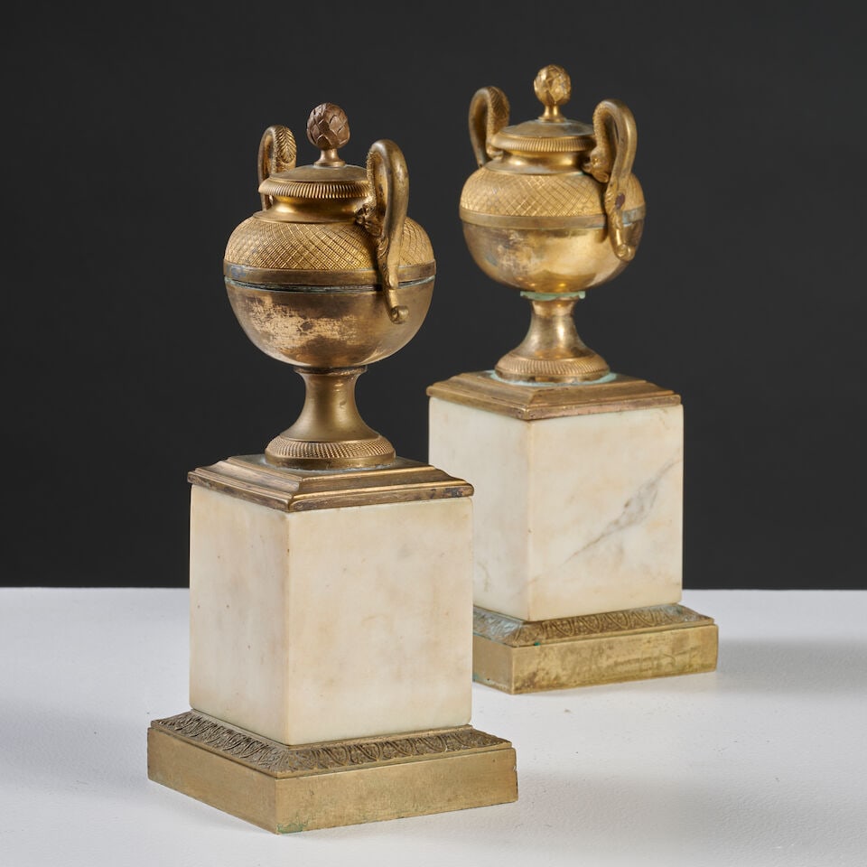 Paire de pots courvertes en bronze doré d'époque Empire Pair of covered bowls in gilt-... - 3