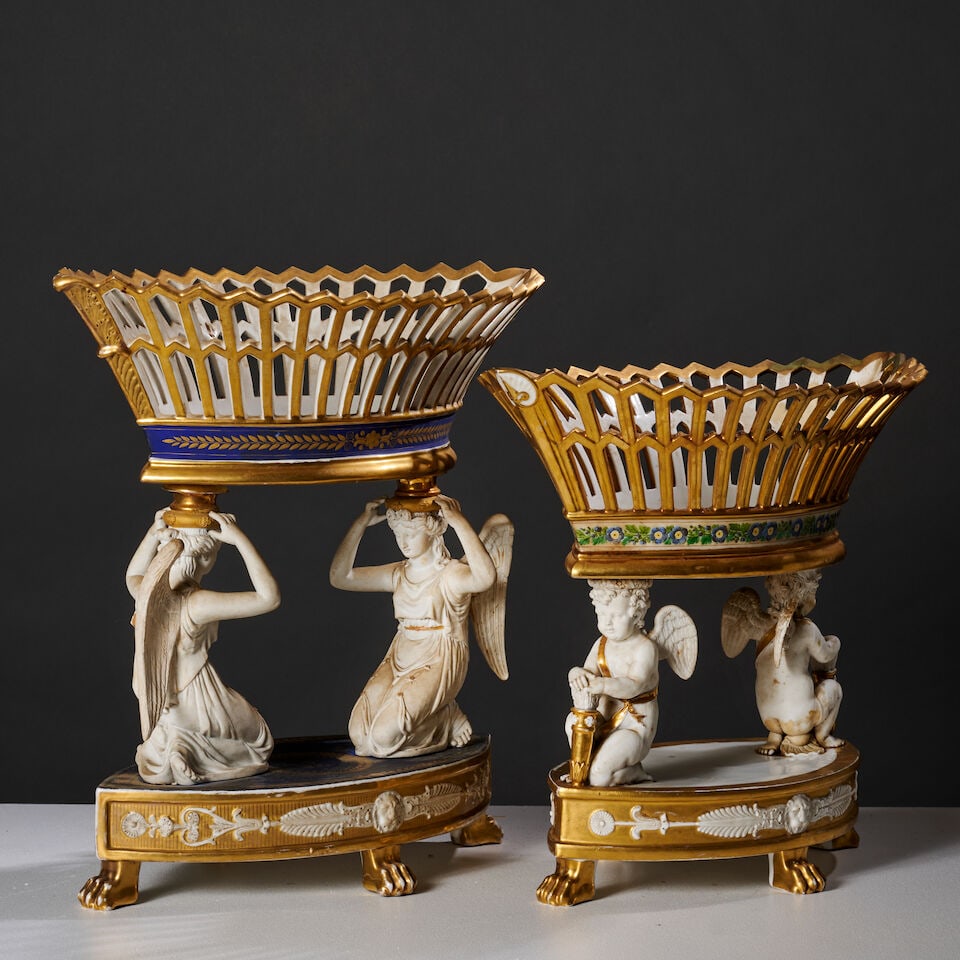 Deux surtouts de table composés de panier ajouré sur socle en forme de cupidons en por... - 6