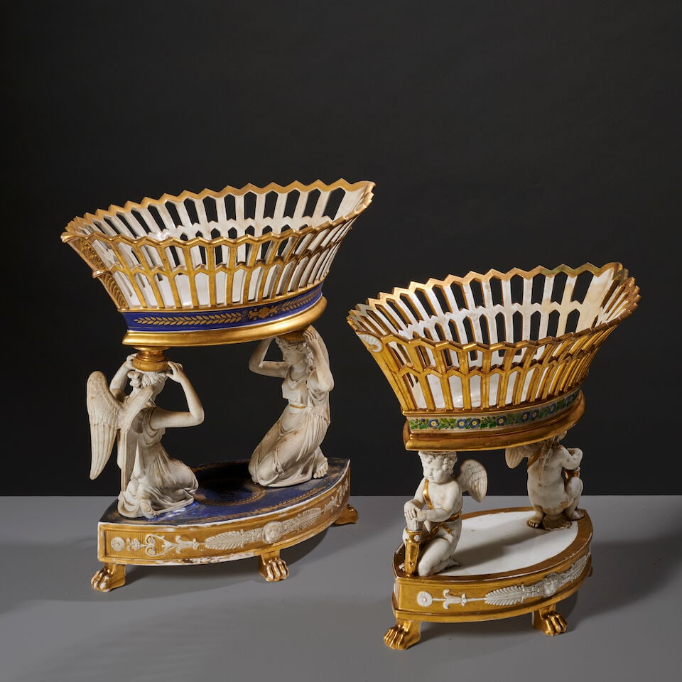 Deux surtouts de table composés de panier ajouré sur socle en forme de cupidons en por... - 7