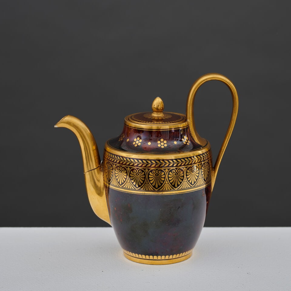 Théière en porcelaine de Sèvres à décor façon écaille, vers 1... - 3
