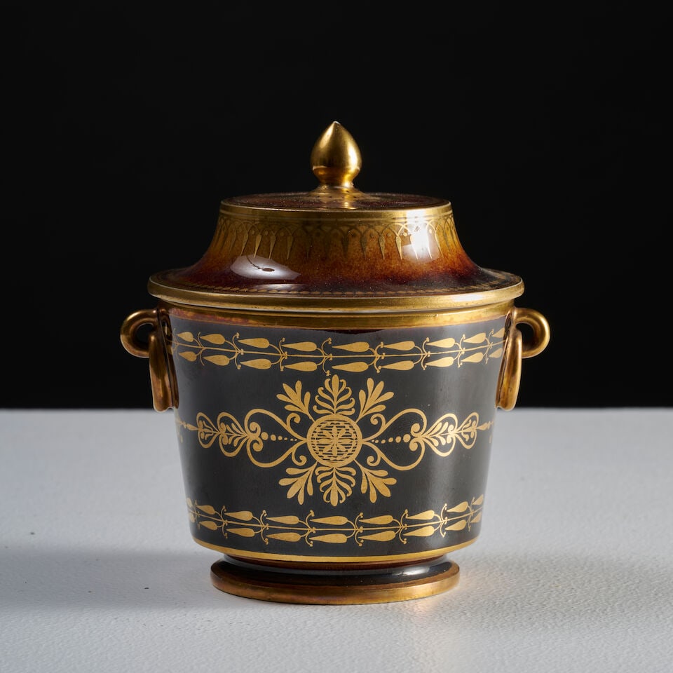 Sucrier couvert à fond brun en porcelaine de Sèvres, vers 1808 A brown-ground Sèv... (1 of 3)