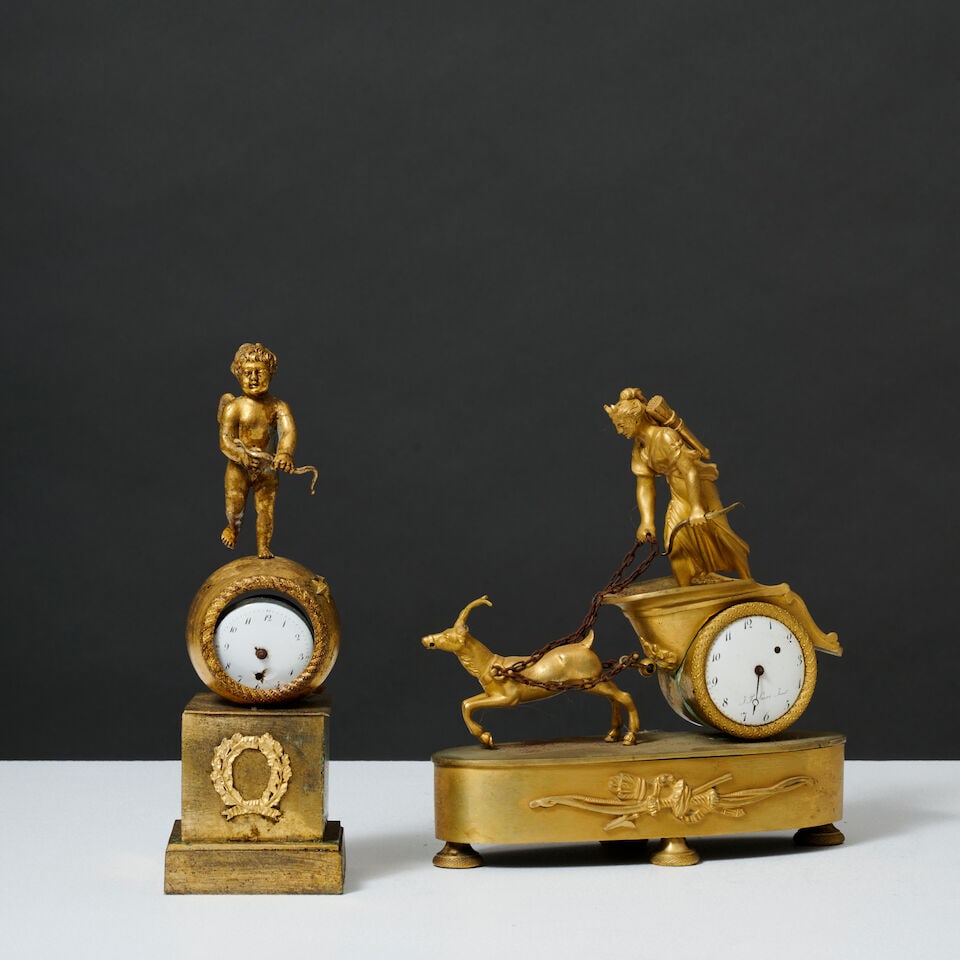 Deux petites pendules en bronze doré d'époque Restauration Two small gilt-bronze clock...: Deux petites pendules en bronze doré d'époque Restauration Two small gilt-bronze clocks, from the first half of the 19th century La plus grande, 18.5cm wide, 6.5cm deep, 19.5cm high (7in