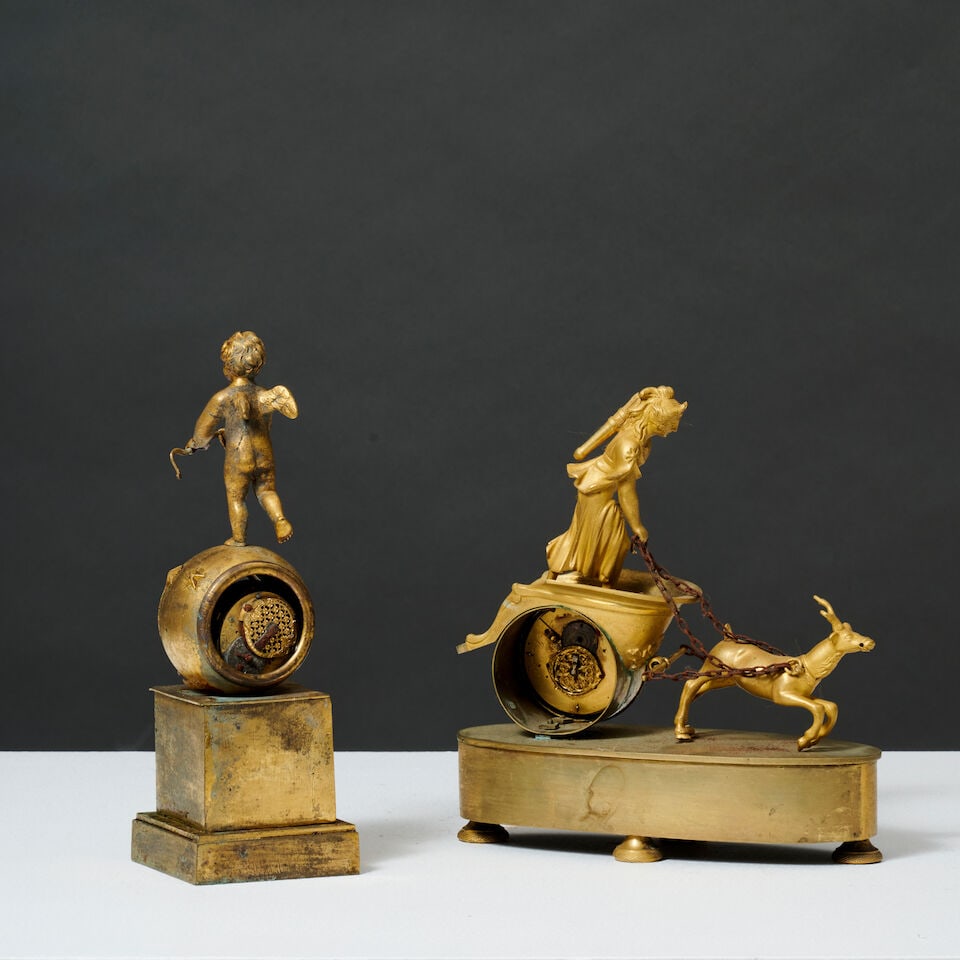 Deux petites pendules en bronze doré d'époque Restauration Two small gilt-bronze clock... - 3
