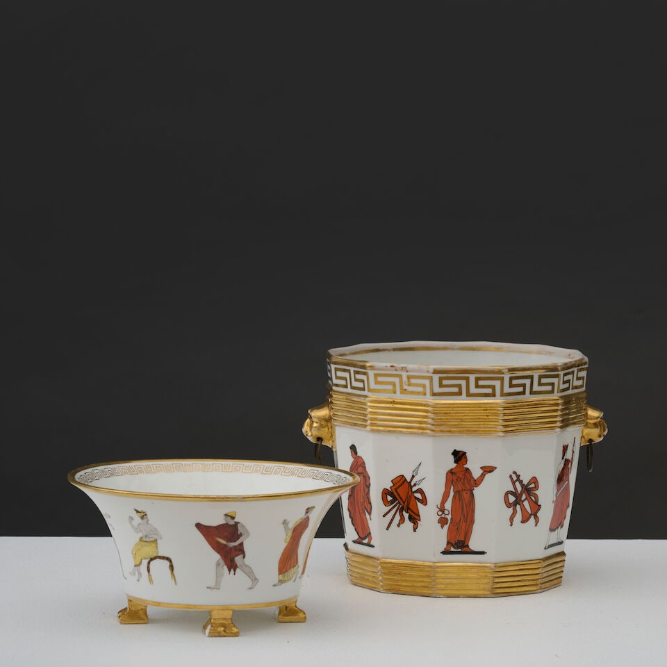 Coupe et cache pot à décor antique en porcelaine de Paris, début du XIXe siè... (1 of 4)