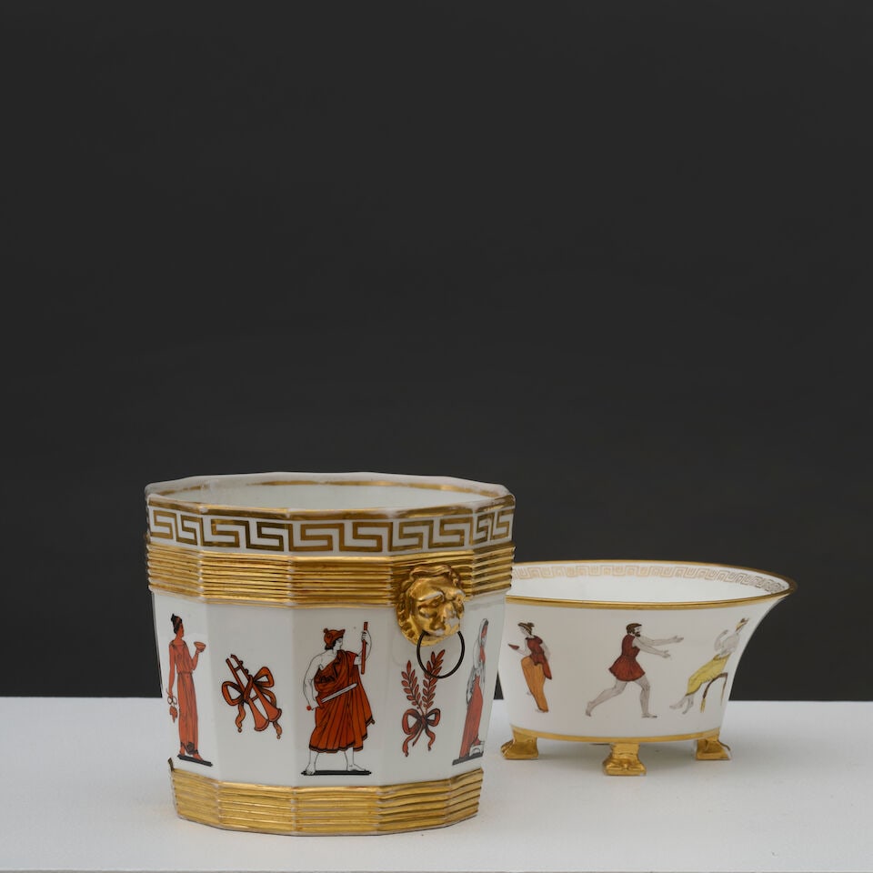 Coupe et cache pot à décor antique en porcelaine de Paris, début du XIXe siè... - 4