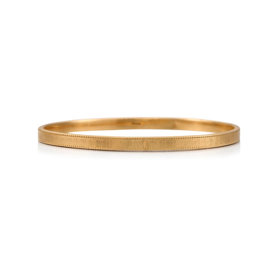 A 14K YELLOW GOLD BANGLE - 2