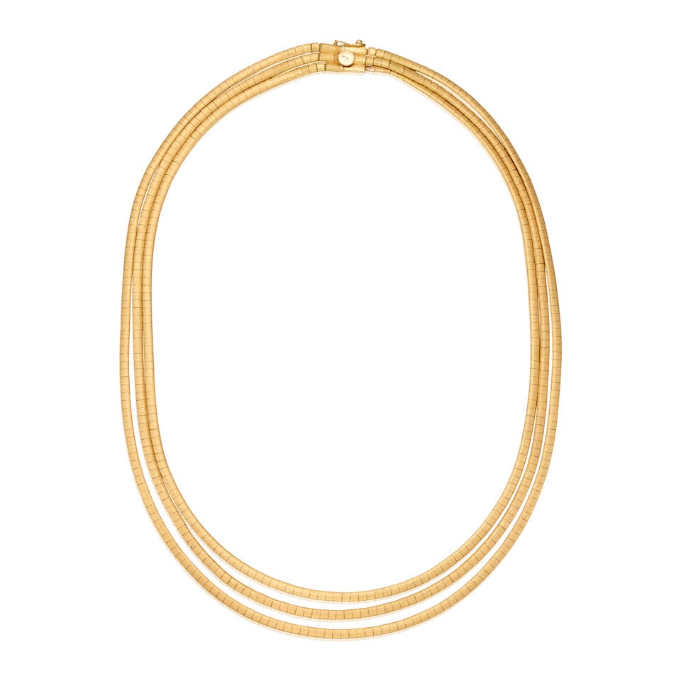 UNOAERRE: AN 18K YELLOW GOLD NECKLACE: UNOAERRE: AN 18K YELLOW GOLD NECKLACE • Length 16 3/4 in. • Signed with registered trademark number • Estimated gross weight: 38.9 grams Footnotes: OVERALL CONDITION: fair Metal