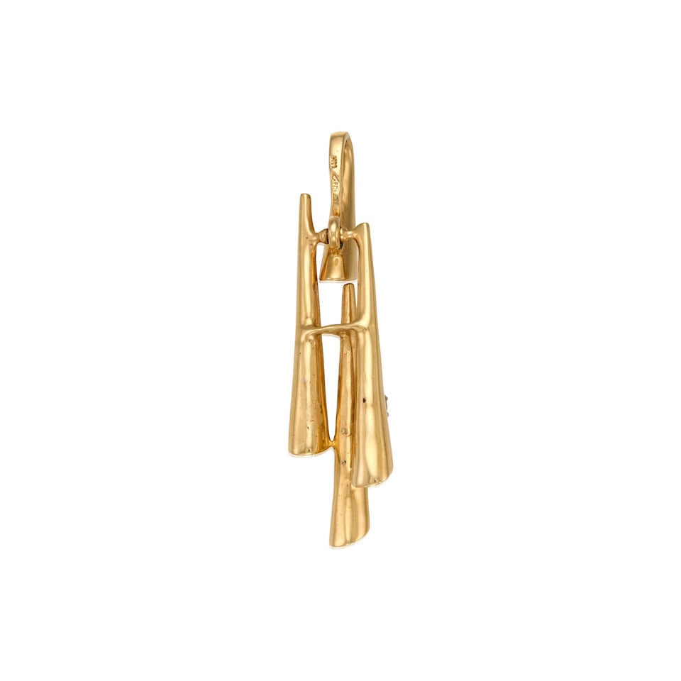 A 13K YELLOW GOLD AND DIAMOND PENDANT - 2