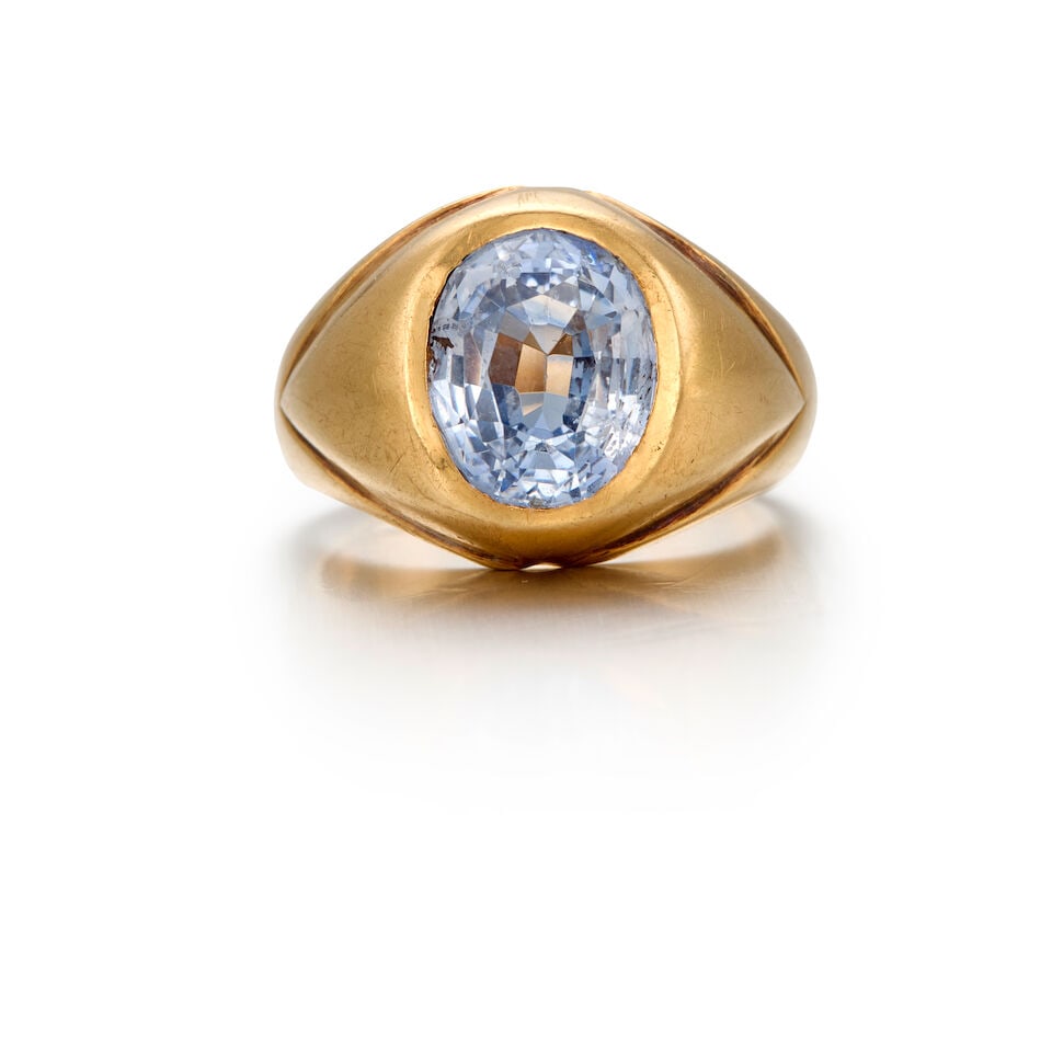 14K GOLD AND SAPPHIRE RING: 14K GOLD AND SAPPHIRE RING • One oval shaped sapphire weighing approximately 4.22 carats total • Size 7 3/4 • Estimated gross weight: 13.70 grams Footnotes: OVERALL CONDITION: