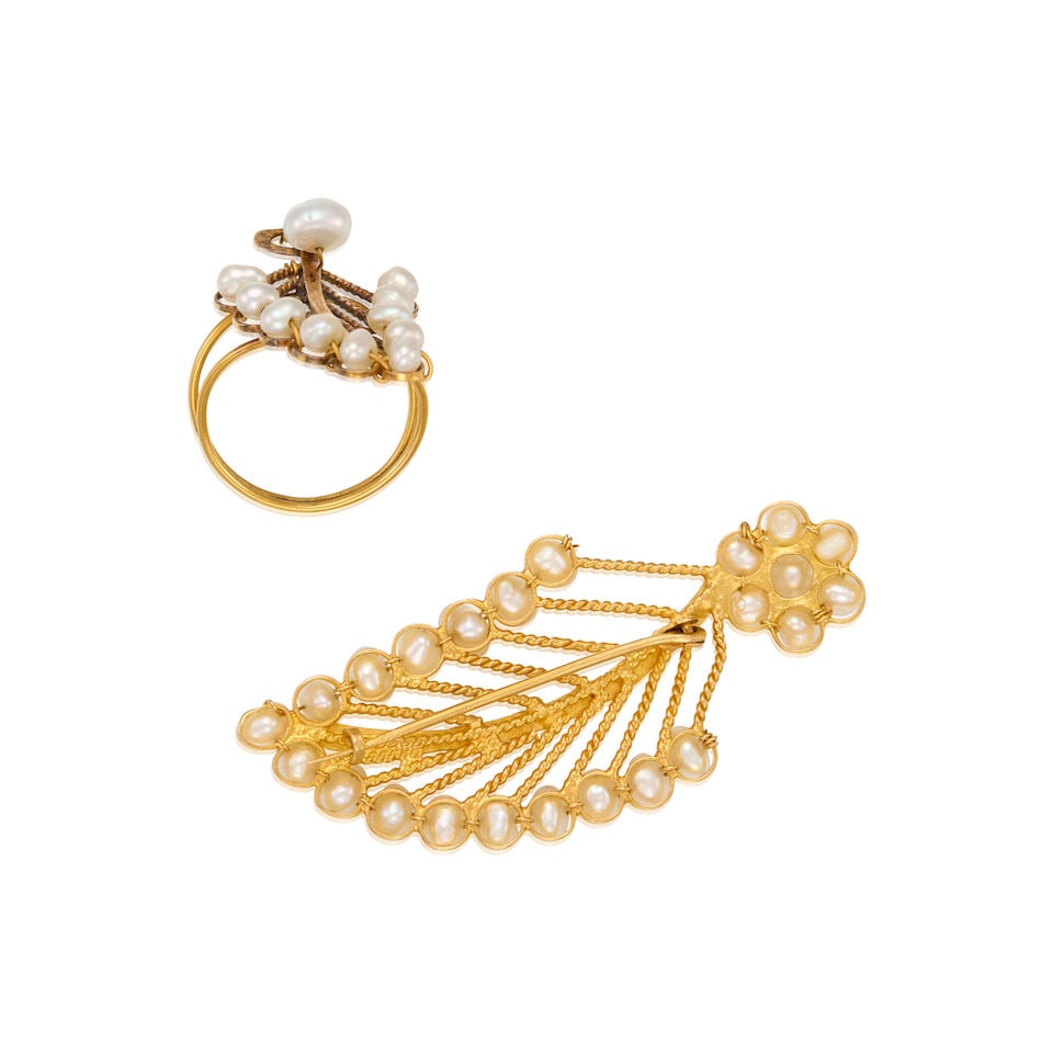 GOLD AND CULTURED PEARL JEWLERY - 2