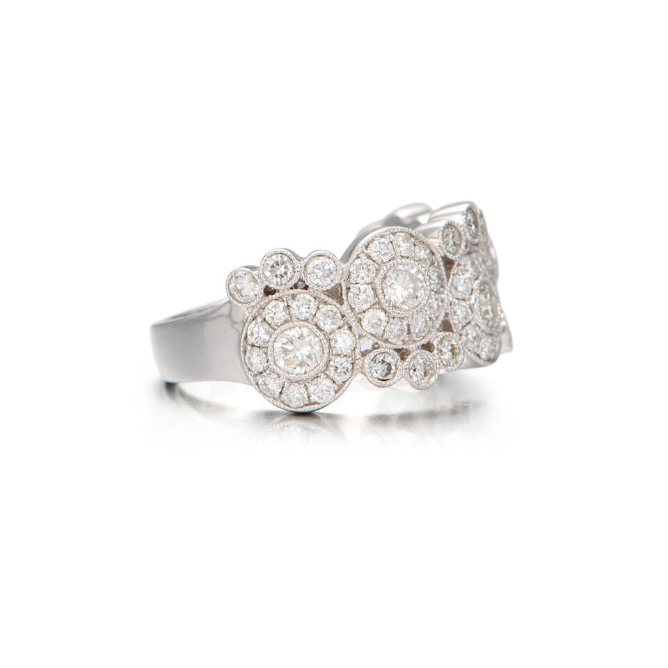 18K WHITE GOLD AND DIAMOND RING - 2