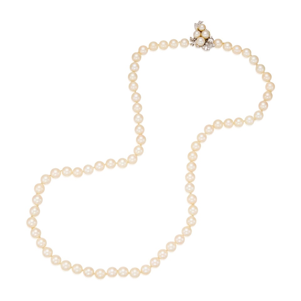 14K WHITE GOLD, CULTURED PEARL AND DIAMOND NECKLACE: 14K WHITE GOLD, CULTURED PEARL AND DIAMOND NECKLACE • Numerous round cultured pearls measuring approximately 7.55mm to 7.80mm in diameter • Sixteen round single cut diamonds weighing