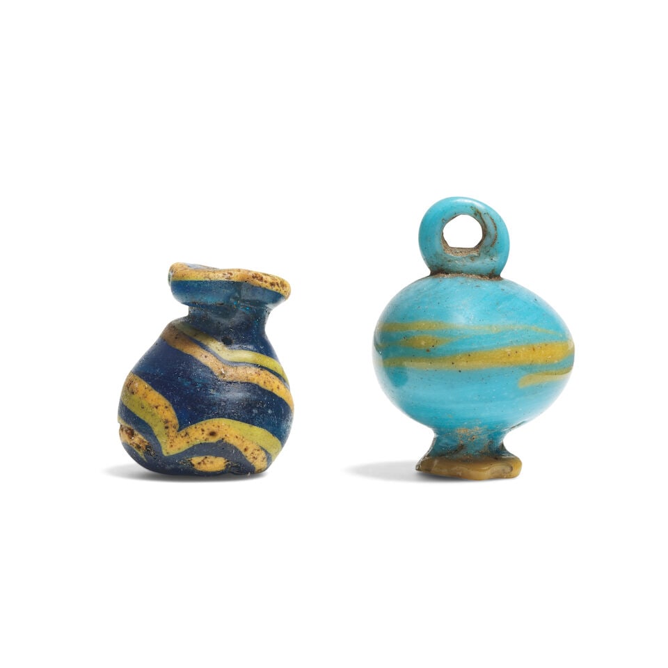 An Egyptian marvered glass miniature vessel and an Egyptian turquoise glass pomegranate pendant 2 - 2