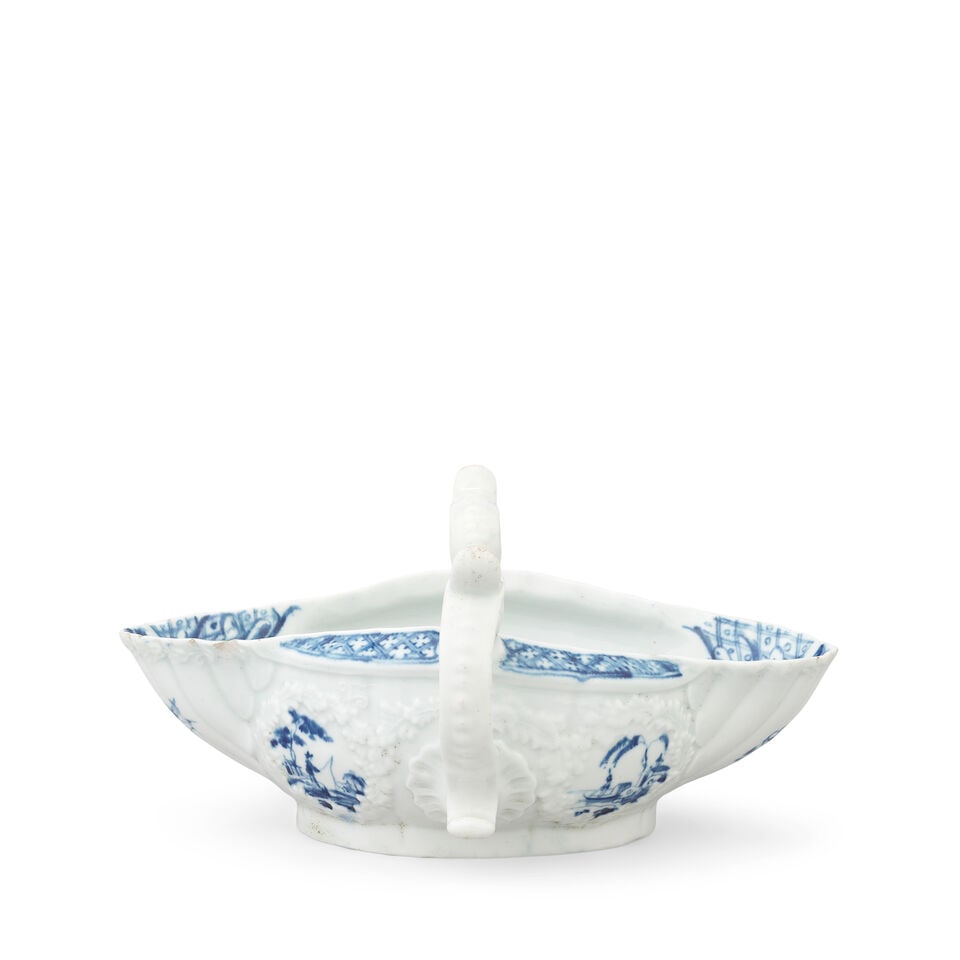 A rare Worcester double-lipped sauceboat, circa 1754-56 - 3