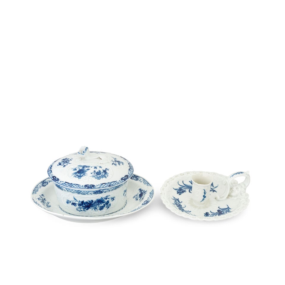 A Worcester potting pot, cover and stand and a chamberstick, circa 1765-70 - 2