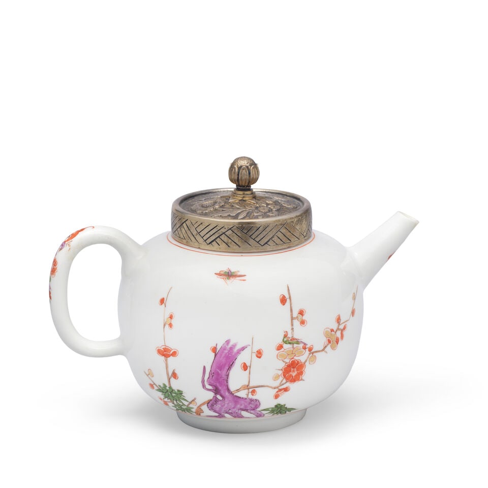 A Meissen teapot, circa 1720, the decoration probably 1730-40 - 2
