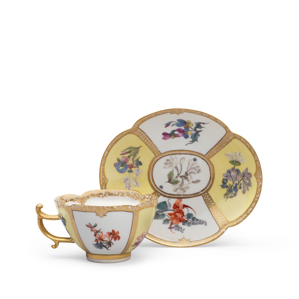 A Meissen yellow-ground cup and saucer, mid 18th century - 2