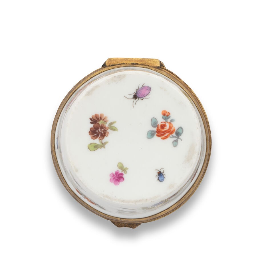 A German gilt-metal-mounted circular snuff box, 19th century - 4