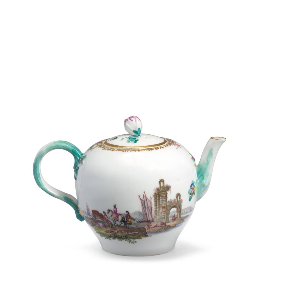 A Meissen teapot and cover, circa 1763-74 - 2