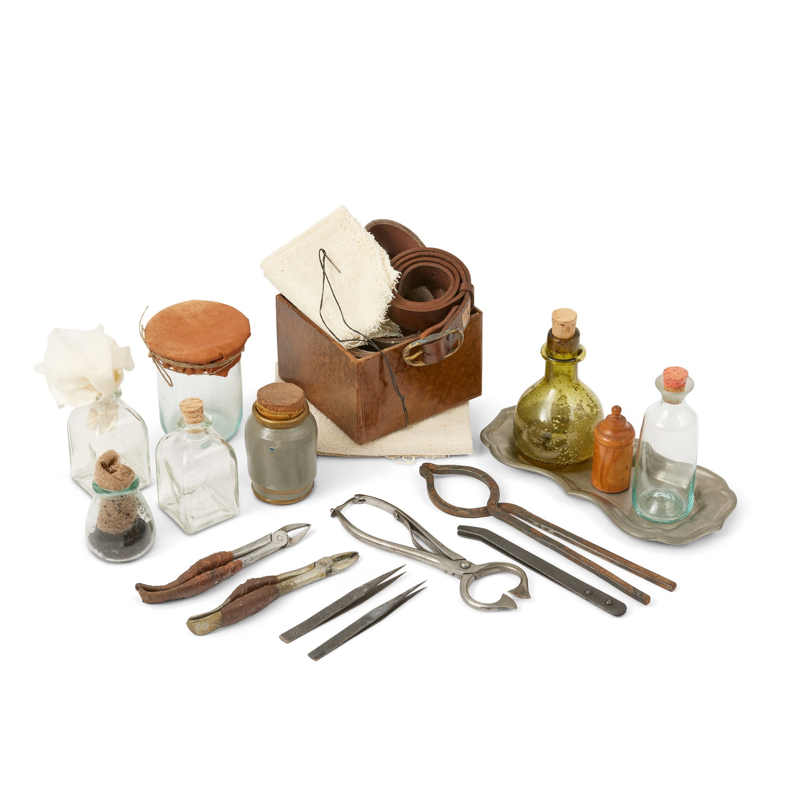 A selection of Claire's surgical tools From Season 4 onwards (Qty) (1 of 1)