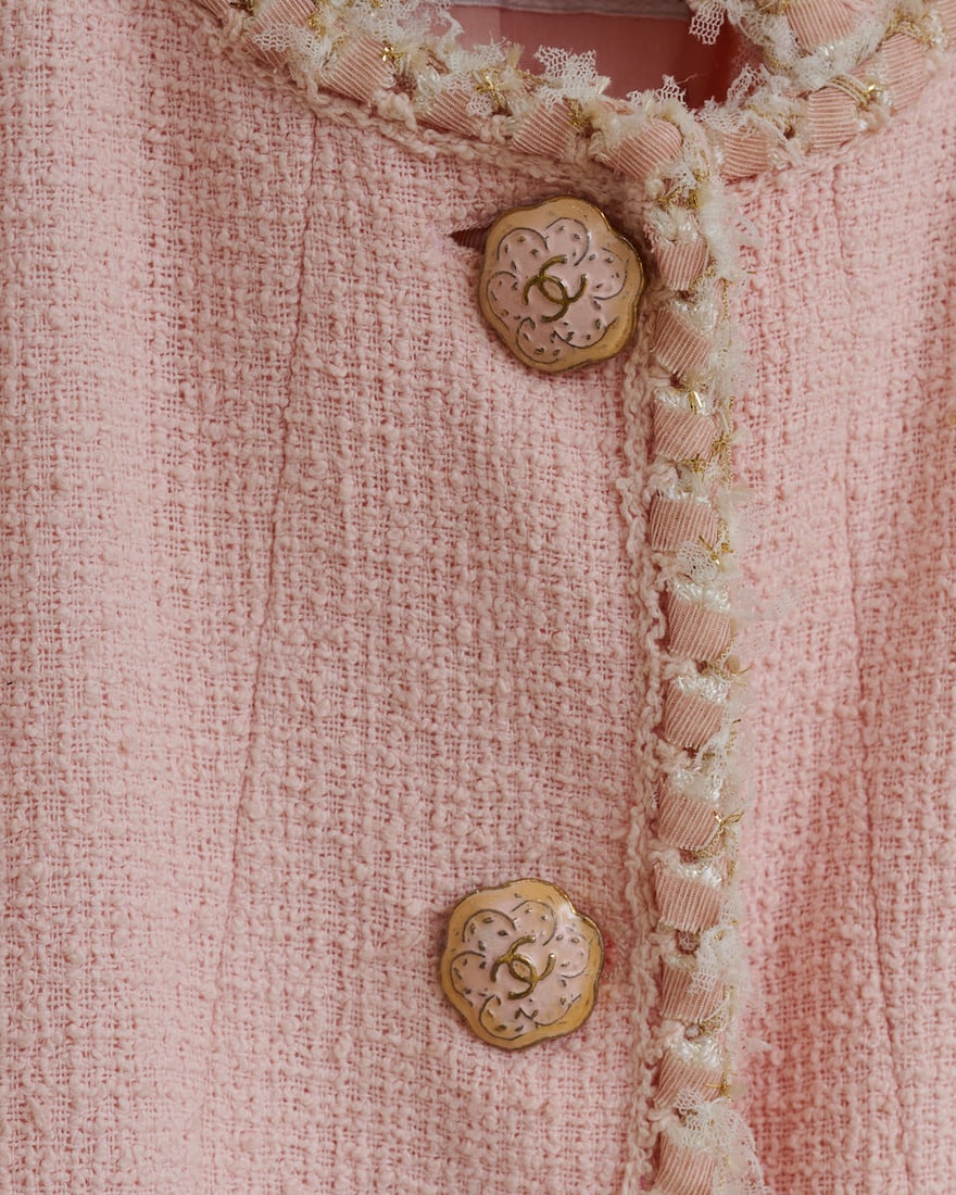 Chanel, collection Croisière 'Versailles' 2013. Manteau en tweed de coton rose gansé d... - 2