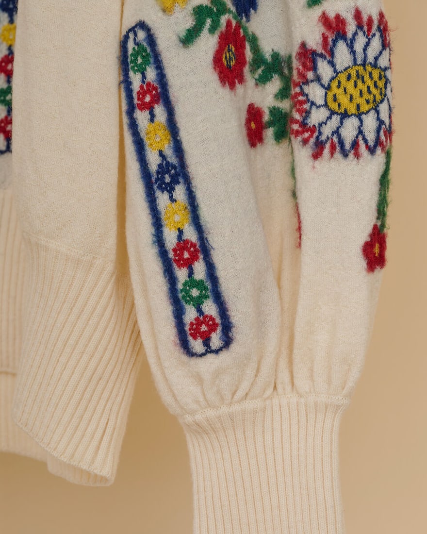 Chanel, collection Métiers d'Art 'Paris - Salzbourg' 2015. Pull en laine écru brod... - 2