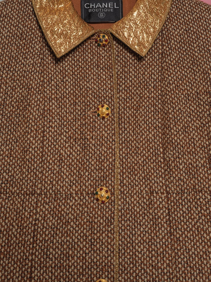 Chanel, collection Prêt-à-Porter, Automne-Hiver 1996. Manteau en tweed beige à re... - 2