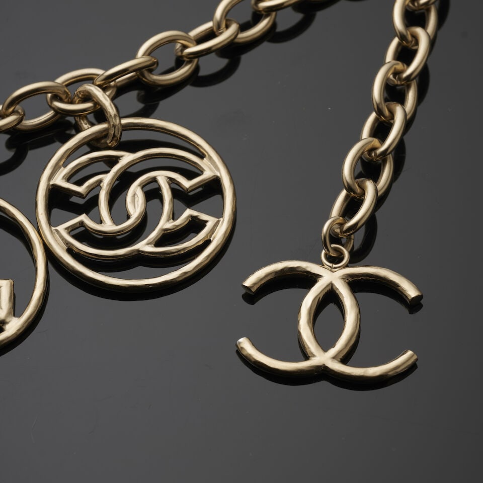 Chanel, collection Croisière 'Paris - Cuba' 2017. Ceinture chaine en métal martelé... - 2