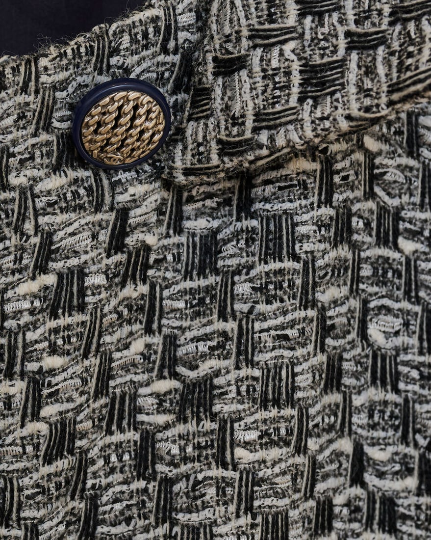 Chanel, collection Prêt à Porter, Automne/Hiver 2013. Veste zippée en tweed noir,... - 2