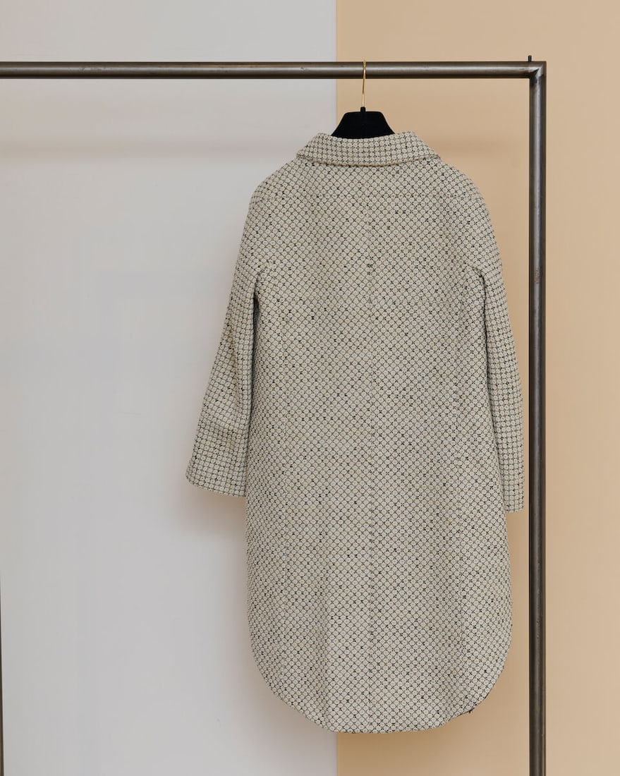 Chanel, collection Croisière 'Paris - Dubaï' 2015. Veste façon queue-de-pie en tw... - 3