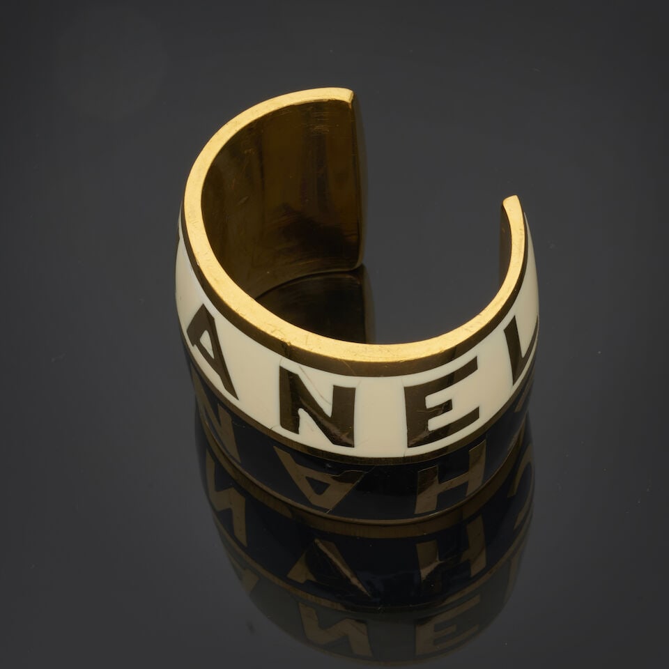 Chanel, collection Prêt à Porter Printemps/Été 1993. Bracelet manchette en m... - 2